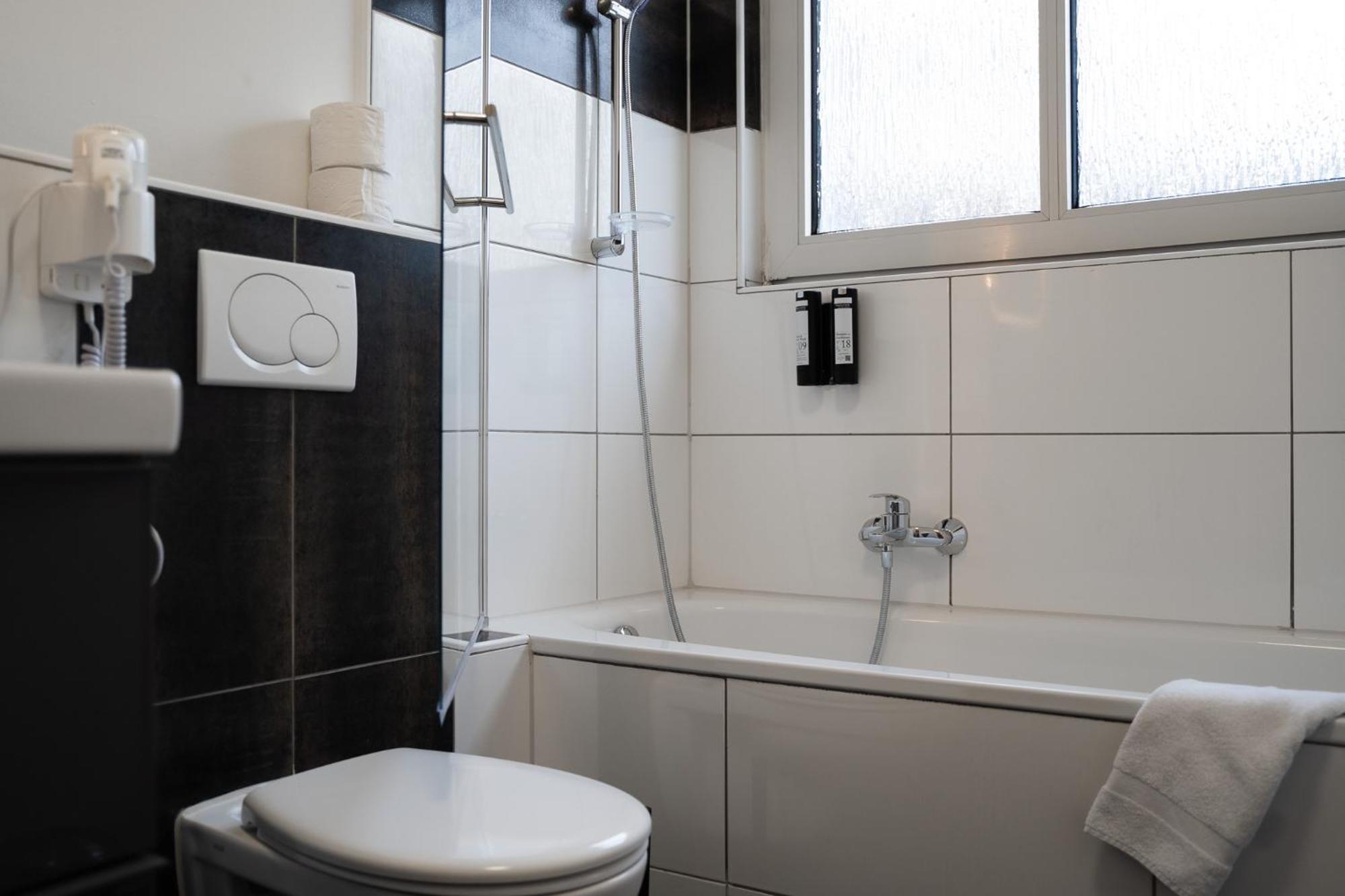 Gemuetliche & Individuelle Ferienwohnungen In Krefeld - Junik Apartments Eksteriør billede